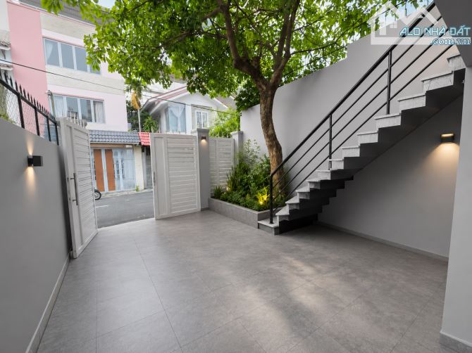 Bán Nhà 1 Trệt 3 Lầu Đường Nội Bộ Trần Khắc Chung 107M2 (5.2x20.5) - Giá: 11Tỷ
