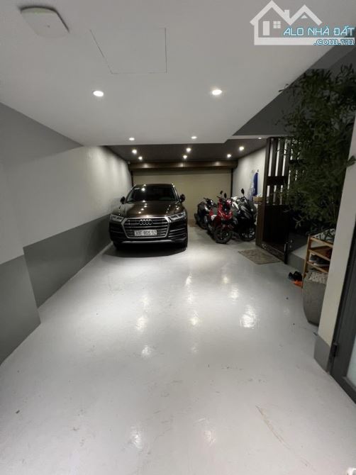 Nhà Đẹp Nguyễn Chí Thanh Ba Đình 98m2 5Tầng MT5.4m-Gara 3 Ô Tô,Thang Máy Ở Luôn.