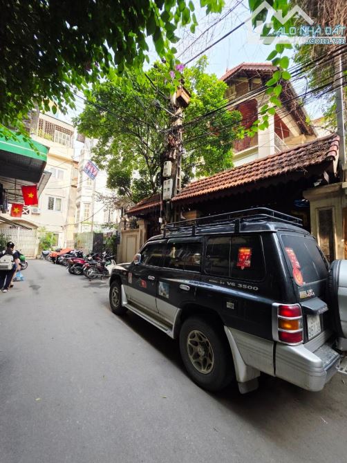 Bán biệt thự Kim Mã 1 nhà ra phố khu phân lô ô tô tránh nhau kinh doanh tương lai ra mặt p
