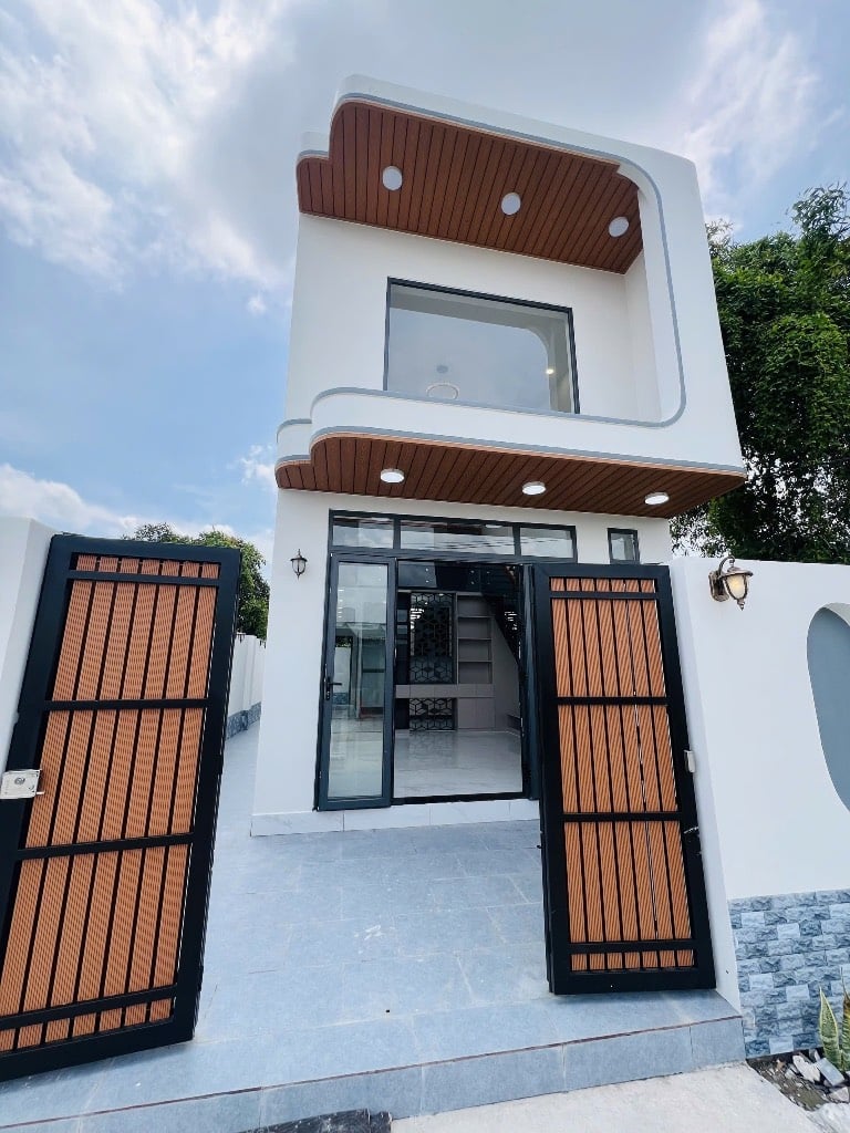 BÁN NHÀ TRƯƠNG ĐỊNH, LONG AN, DT 96M2, SAU LƯNG CHỢ, SỔ RIÊNG, FULL NT