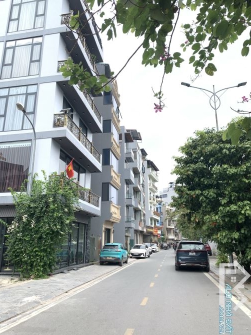 GIẢM CHÀO GẦN TỶ CẦN BÁN NHANH NHÀ 5 TẦNG THANG MÁY GALAXY VẠN PHÚC, 50M2, 24,4 TỶ.