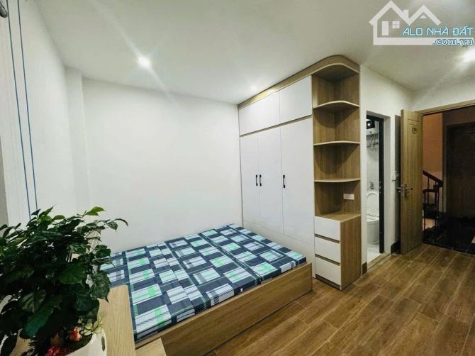 Bán chung cư mini Hoàng Đạo Thành, Thanh Xuân, 90m2, 8 tầng, 24 phòng, giá 21,6 tỉ