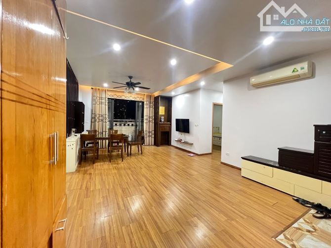 Bán căn hộ toà Intracom1 Trung Văn, lô góc, tầng trung, 119m có 3 ngủ, giá 8 tỷ