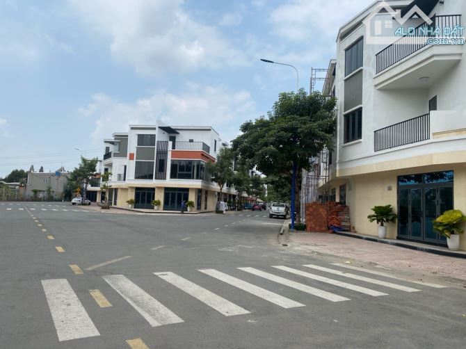 - SIÊU HÓT- BIỆT THỰ AN DƯƠNG VƯƠNG - B.TÂN Ô TÔ NGỦ TRONG NHÀ - (101M2) 3TẦNG - GẦN CHỢ