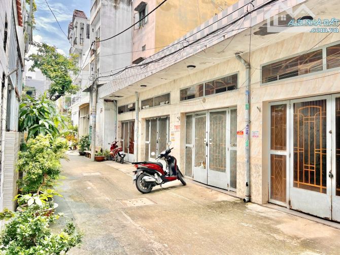 Nhà cũ tiện xây mới 5 tầng ngay trung tâm Q7; 64m2 (ngang 4,6m); thông Him Lam