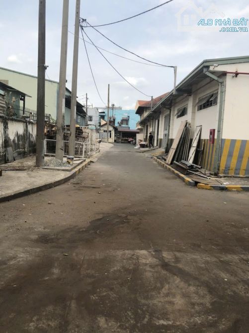 Bán Nhà Xưởng 2600m giá 93 tỷ đường xe tải 15 tấn Quốc Lộ 13 Thủ Đức, thu nhập 130 triệu