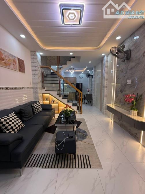 BÁN GẤP NHÀ 4X10M, 3PN,MỚI, NỘI THẤT HIỆN ĐẠI, NGAY CHỢ TÂN TRỤ, 5.1 Tỷ