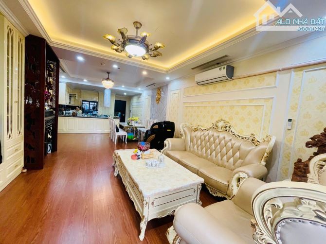 Cần bán căn hộ 3 ngủ toà R3 120m -3ngủ Chung cư Royal City - Thanh Xuân giá 18tỷ