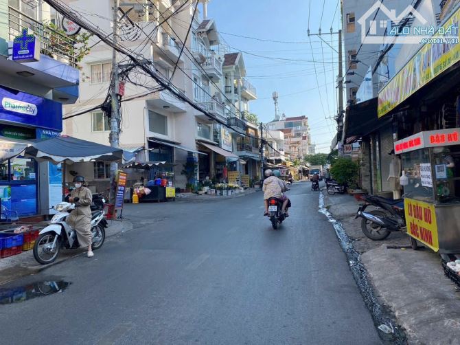 Bán khuôn đất tặng nhà 1 lầu góc đường 12m, DT 8.5x15m, giá 12.9 tỷ