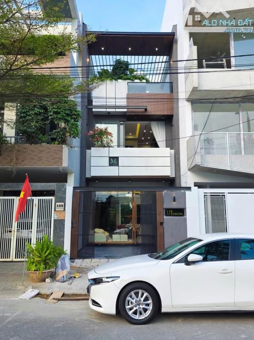 Nhà 3 Tầng - ra Biển 200m đường Lê Văn Tâm +Nguyễn Đức Thuận -Giá 8.6 tỷ TL