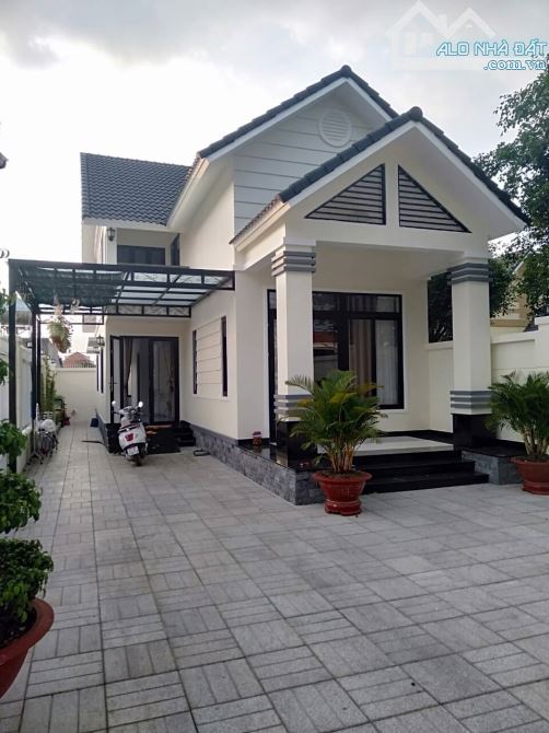 - Bán nhà 2 tầng ( ngang 10m) đường Cẩm Bắc 2 , Cẩm Lệ. DT 160M2 – Giá 10 TỷTL.