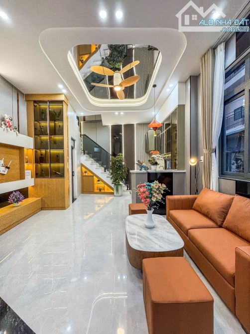 NẮM CHỦ BÁN NHÀ GỐC 2 MẶT TIỀN ĐƯỜNG NGUYỄN MINH QUANG