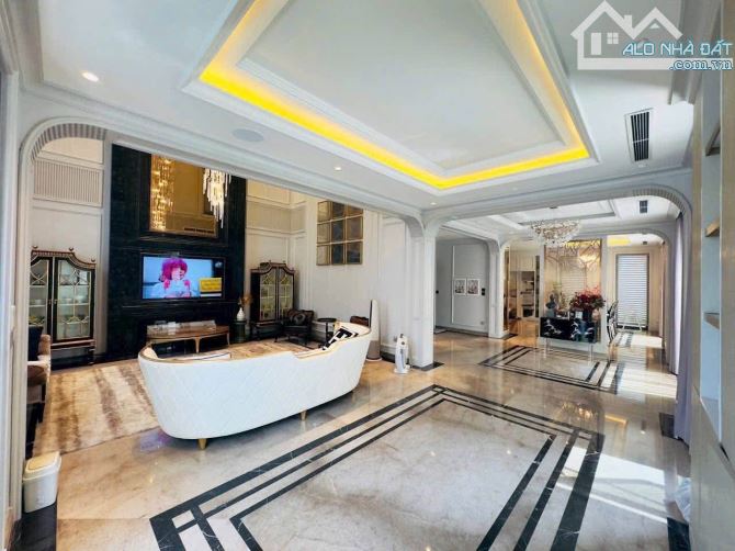 🔥 HIẾM CÓ: BIỆT THỰ SÂN VƯỜN 4 TẦNG THANG MÁY - SÁT VÁCH AEON MALL LÊ CHÂN 🔥