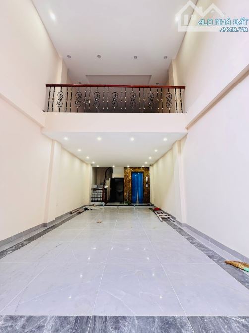 Phố Trường Chinh, ô tô đỗ cửa,KD, DT 50 m2, 7 tầng TM, MT 4,4m, giá 20 tỷ.