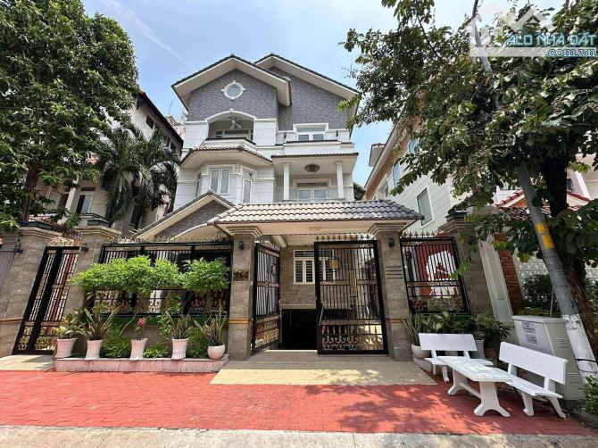 Biệt Thự xinh ! Bán Biệt Thự KDC Him Lam sát Lotte Quận 7. 12,5m x 20m. Hầm 4 Tầng. 55 Tỷ