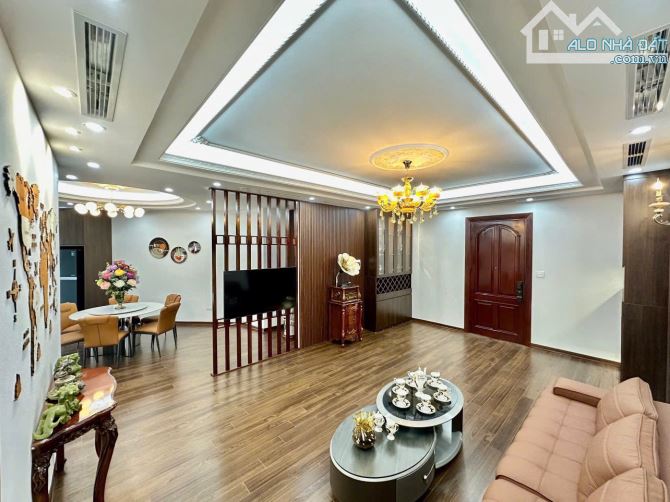 Cần bán căn hộ 3 phòng ngủ 123m Cc Richland Souther N81 Xuân Thủy, full nt, sdcc, giá 12 t
