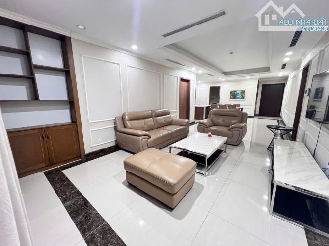 Cần bán căn hộ 117m -3 ngủ chung cư MHDI 60 Hoàng Quốc Việt full nội thất,sdcc, giá 12 tỷ