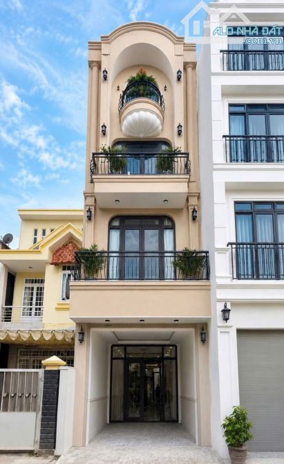 NHÀ PHỐ 4 TẦNG THANG MÁY HIỆN ĐẠI, FULL NỘI THẤT, ÔTÔ TRONG NHÀ, NGAY TRUNG TÂM ĐL-12,5TỶ