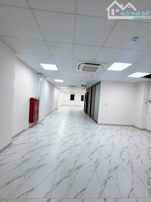 BÁN NHANH TOÀ VĂN PHÒNG YÊN XÁ, 130M2 x 9 TẦNG + HẦM, DT 160TR/THÁNG, MT 6.5M, 44 TỶ
