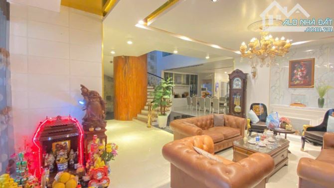 Biệt thự trung tâm phố cổ, vài bước ra Nhà hát lớn, 318m2 x 3,5 tầng, giá tốt gần 28 tỷ