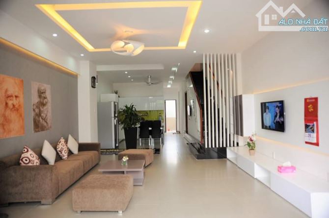 Nhà tốt - Mặt tiền - Đường Bàu Cát 3 - DT: 4 x 14m - trệt lầu - Giá: 13.2 tỷ TL
