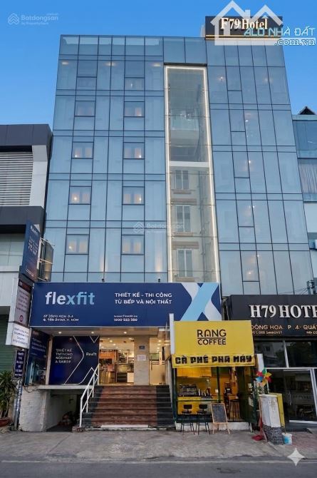 Bán nhà mặt tiền Cộng Hòa, P4, Tân Bình ngay gần ngã tư Út Tịch. DT: 10x20m