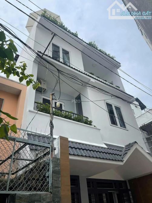 Biệt Thự Võ Thị Sáu Q1, 6.4m x 18m, 3 Tầng ST, 5PN, 6WC, Mới Đẹp ở Ngay, Đối Diện Công Viê
