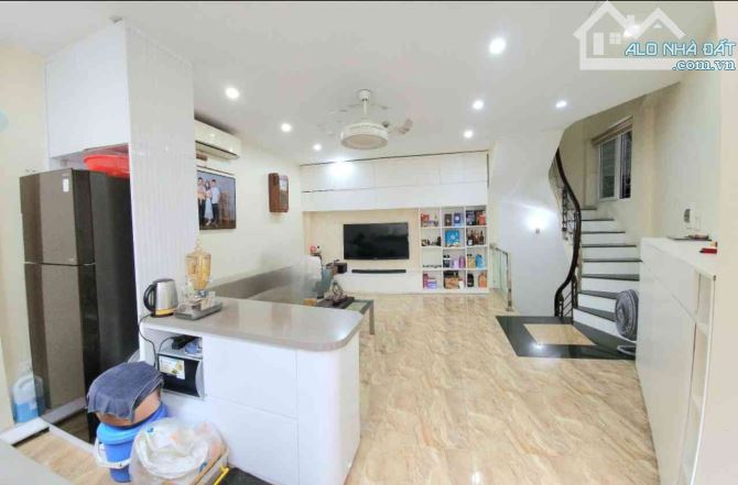 Bán nhà phố Hàn Thuyên 35m, 5 tầng, mt 4m, lô góc thoáng sáng, giá 15.5tỷ
