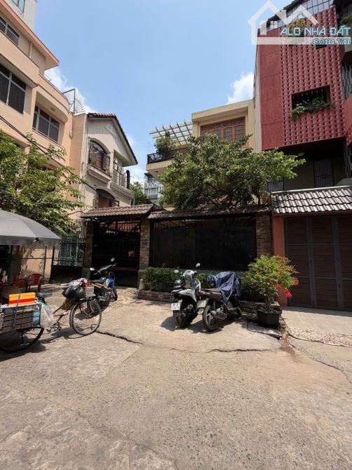 Villa góc 3 mặt tiền hẻm 10m Hoàng Dư Khương 192m2, 8x24m, 4 tầng, 44.5 tỷ