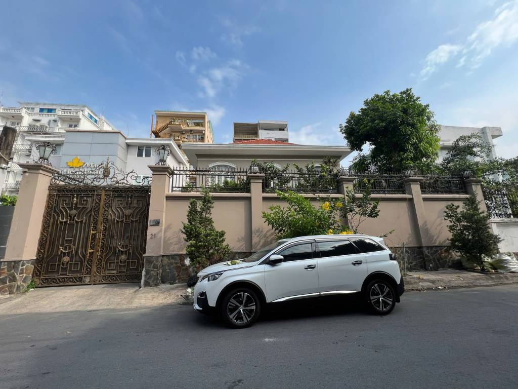Bán biệt thự 21 Đặng Hữu Phổ Thảo Điền, 17,5x 27m 3 tầng thiết kế đẹp, 180 tỷ TL