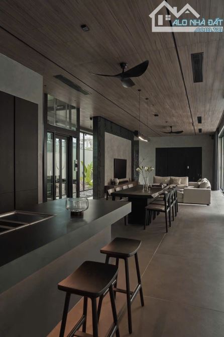 Bán siêu biệt thự. Hơn 500m2 đất, có hồ bơi, thang máy, full nội thất, Thảo Điền, Quận 2