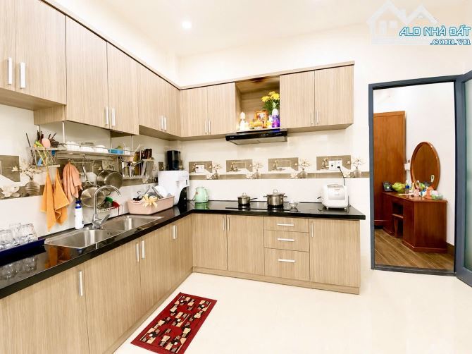 - Bán nhà 3 tầng đường ( 7m5) Nguyễn Sĩ Cố- Thông Sông Hàn. DT 103M2 – Giá 11.7 TY TL.