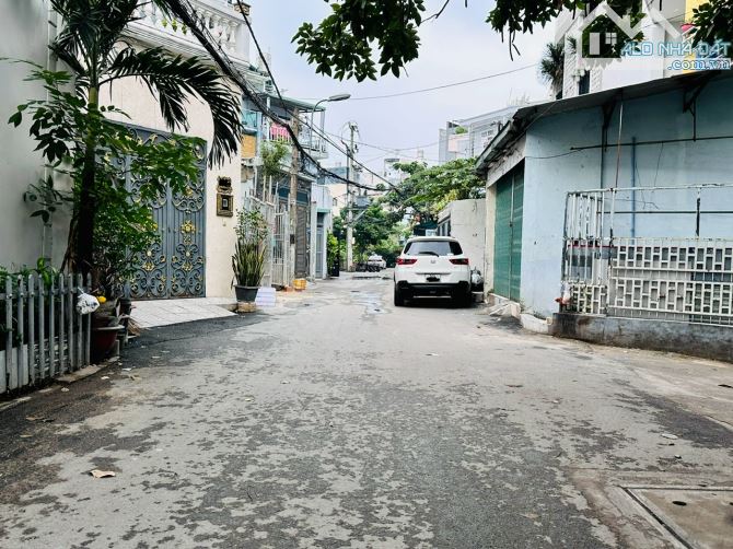 CHỈ 5,x tỷ - 4,5 x18 - HXH cách 20m - GẦN CHỢ THẠCH ĐÀ