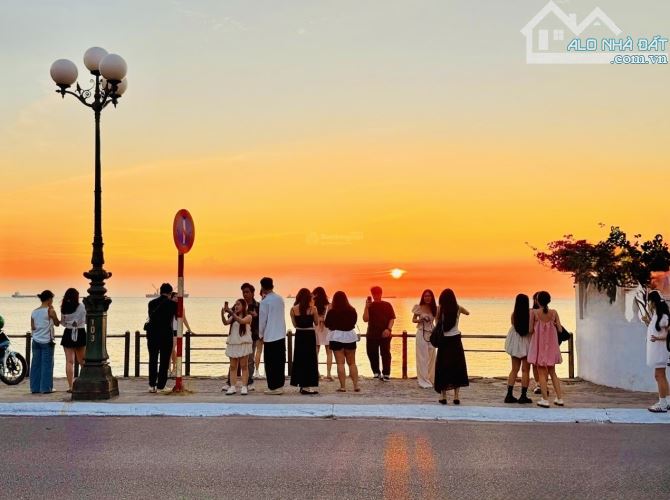 Bán nhà mặt tiền BIỂN TRẦN PHÚ BÃI DÂU VŨNG TÀU 211m(ngang 12m) GIÁ 45 tỷ TL