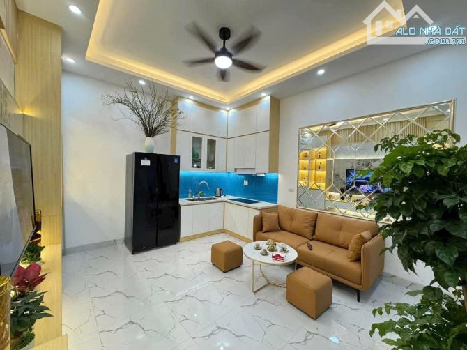 Nhà Hoàng Mai - 35m / 3 Tầng 4 Ngủ - Tặng Nội Thất - giá 3,6 Tỷ