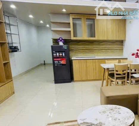 Gấp 89m2 x 5Tầng nhà MỚI, ĐẸP - hẻm XE HƠI thông ra Hoàng Hoa Thám