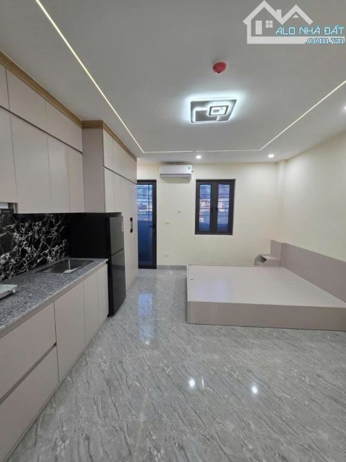 BÁN TÒA CCMN 7T THANG MÁY FULL NỘI THẤT PHỐ NGUYỄN VĂN CỪ LONG BIÊN DT 70M2 MT 4M 13.5 TỶ