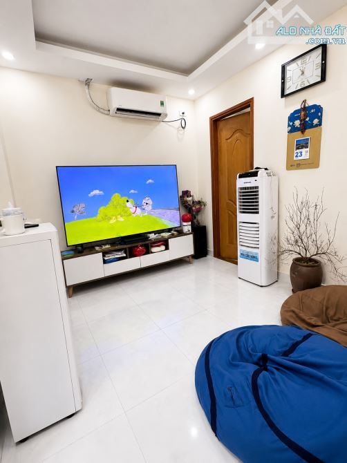 Bán căn hộ CCMN Lạc Long Quân 31m², 1PN, full nội thất, gần ô tô, giá 1,6 tỷ