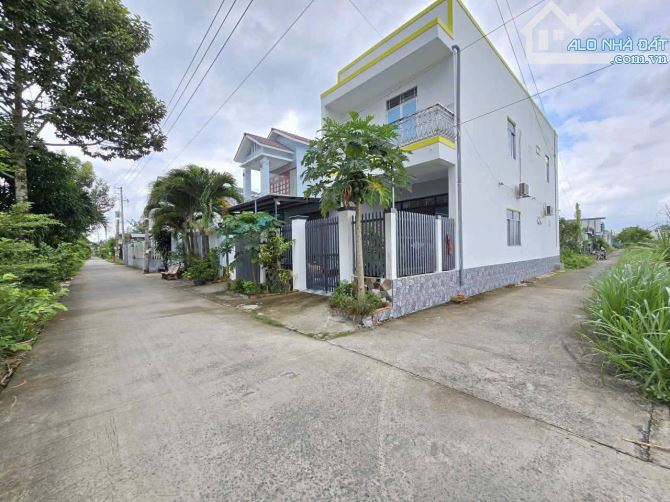 Nhà mặt tiền kênh Nam Cường khu dân cư đông đúc