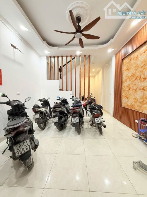 BÁN NHÀ TRƯƠNG ĐỊNH HAI BÀ TRƯNG 39m 4 TẦNG MẬT TIỀN 4.2m 8TỶ