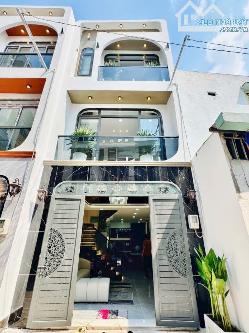 NGAY TRẦN HƯNG ĐẠO, QUẬN 5. BÁN NHÀ 68,4M2(5,8x11M) - GIÁ:4,36Tỷ. SỔ VUÔNG VỨC 3TẦNG