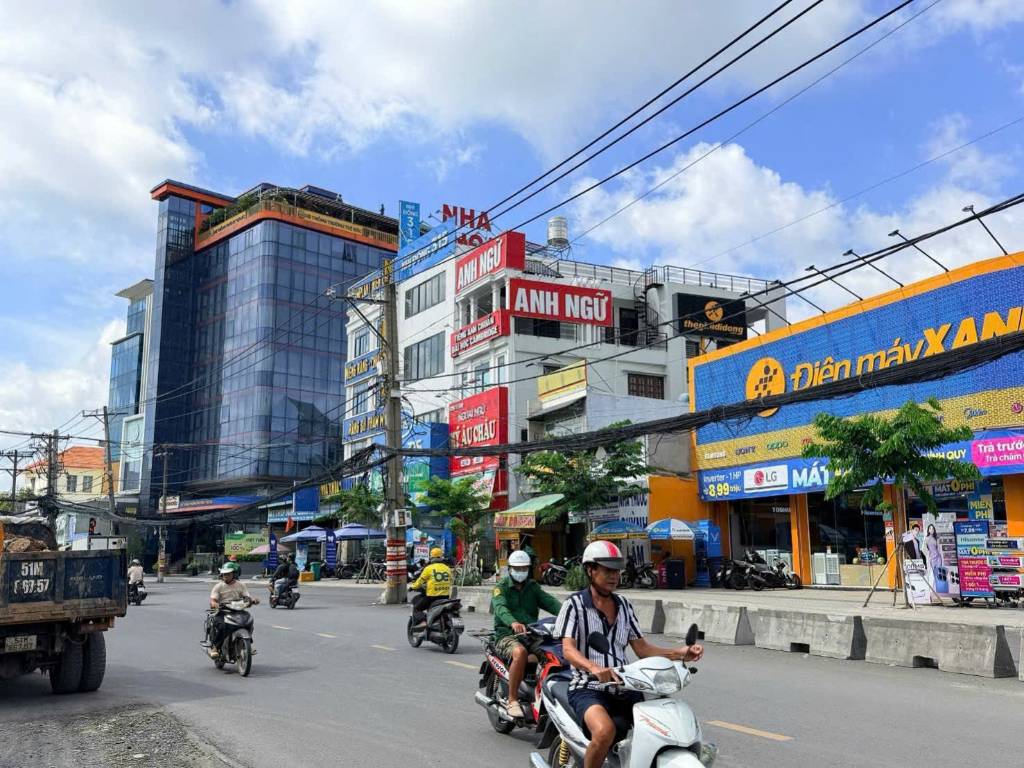 BÁN NHÀ MẶT TIỀN 614 NGUYỄN THỊ ĐỊNH QUẬN 2, VỊ TRÍ KINH DOANH, ĐƯỜNG 30M NGANG 5.5M
