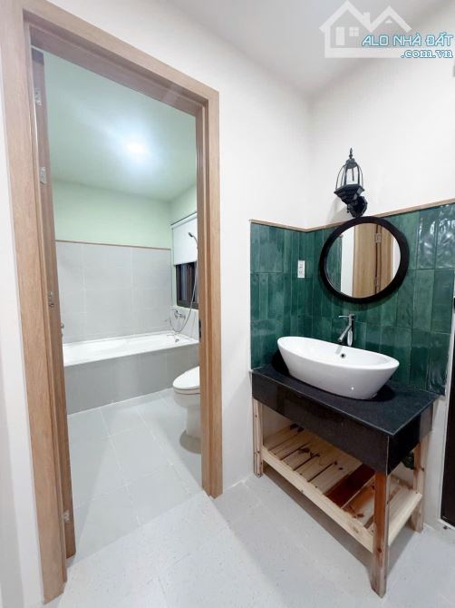 *Bán tòa căn hộ, ngay khu phố Hàn Quốc, đường Nguyễn Xuân Khoát, dt 88m2, giá 25,9 Tỷ TL