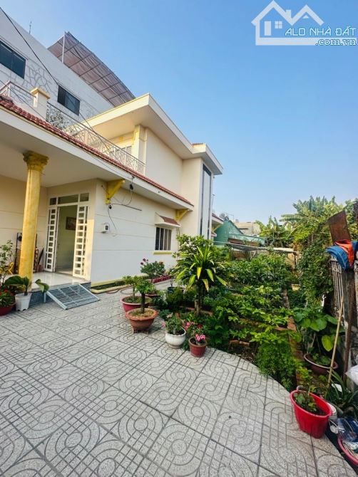 Bán Biêt Thư Hóc Môn TTT 17/ 15 X20 3 Tầng 7,5 tỷ