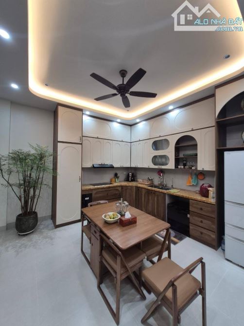 BÁN NHÀ PHỐ HỒNG TIẾN LONG BIÊN 16 TỶ 50M2 MT 5M 6 TẦNG THANG MÁY Ô TÔ KINH DOANH SÁT PHỐ