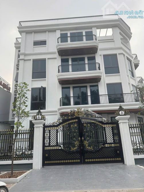 46 tỷ/226 m2/ 30 m tiền/ Biệt Thự 5 Tầng Khu 31ha Trâu Quỳ