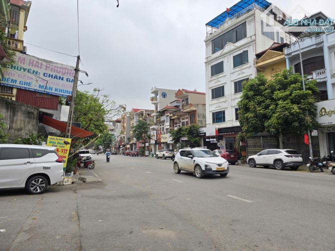 Bán nhà 2 tầng lô góc đường Nguyễn Trãi DT 50m,Sử dụng 80m,MT 5,2m,Hướng TN&ĐN,Giá 13,3 tỷ