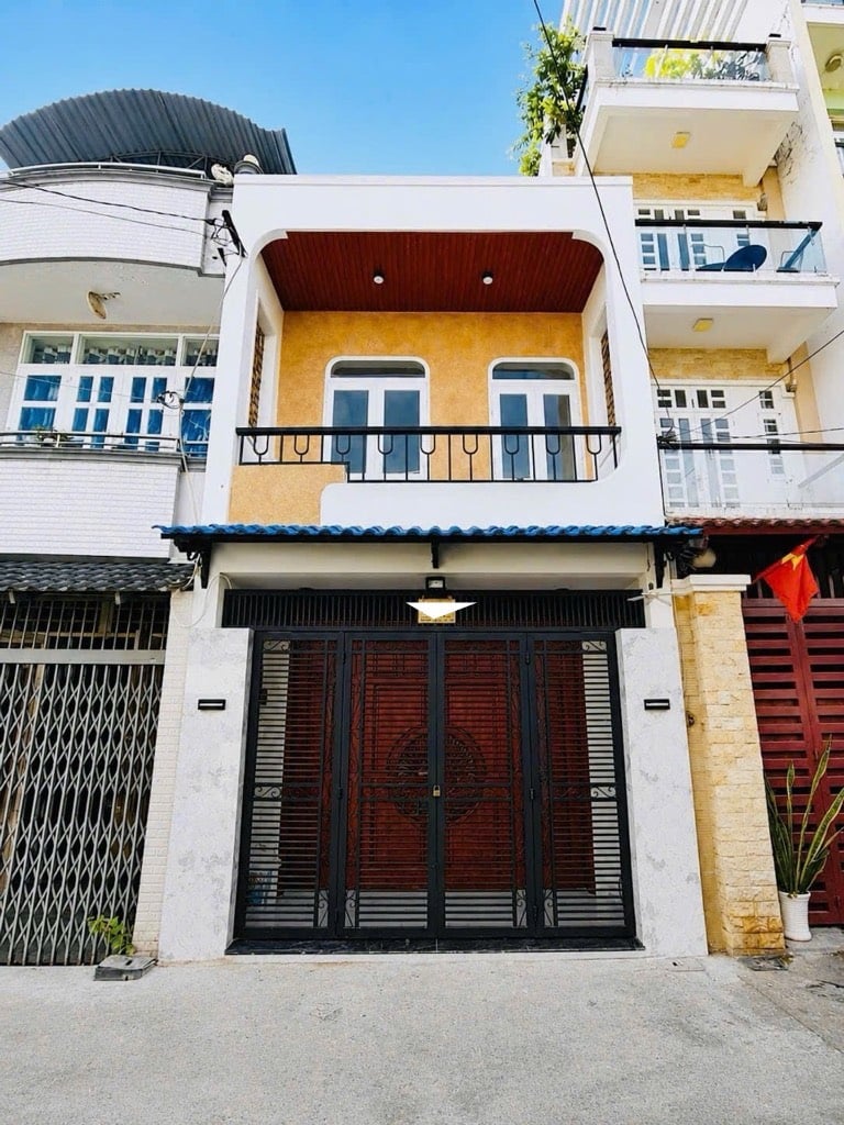 Bán nhà Lý Thánh Tông Tân Phú, dt 49m2, hxh 8m, nhà đẹp, xe hơi vô nhà, giá 6.38 tỷ TL