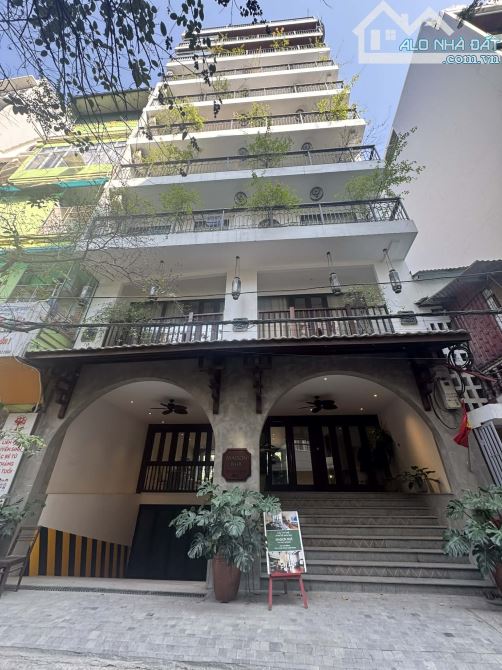 Bán Biệt thự 8 tầng, mp Tây Hồ, sân vườn, kinh doanh, có hầm, mt13m, 185 tỷ
