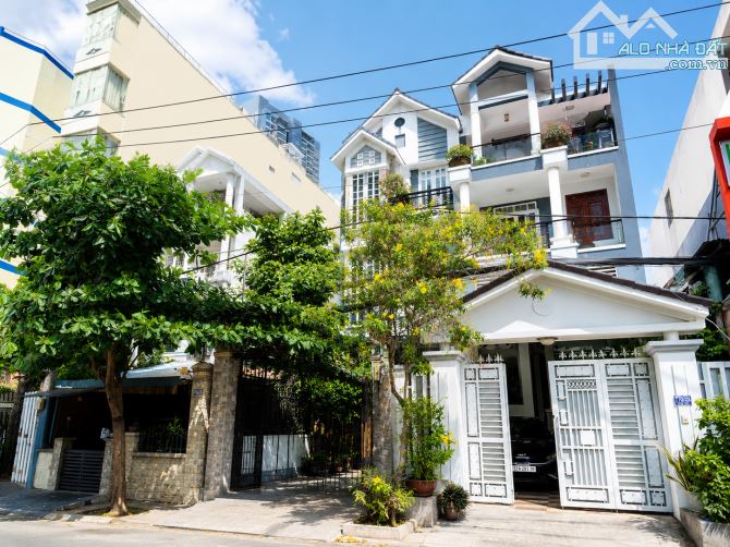 Nhà 5 tầng, Phú Mỹ Hưng. 180m2, ngang 6m, 7 phòng ngủ, ô tô ngủ trong nhà.